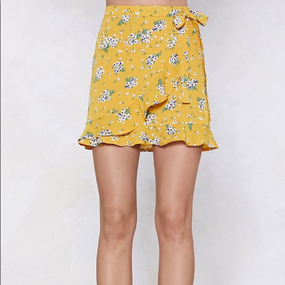 Nasty Gal yellow floral mini skirt - Picture 3 of 7